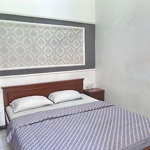 Kamar double standard